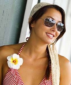 maui jim sunglasses, flower on shoulder